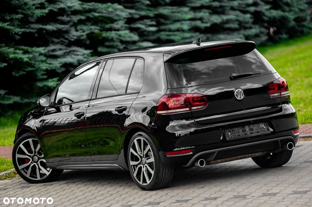 Volkswagen Golf 2.0 GTI DSG adidas - 17