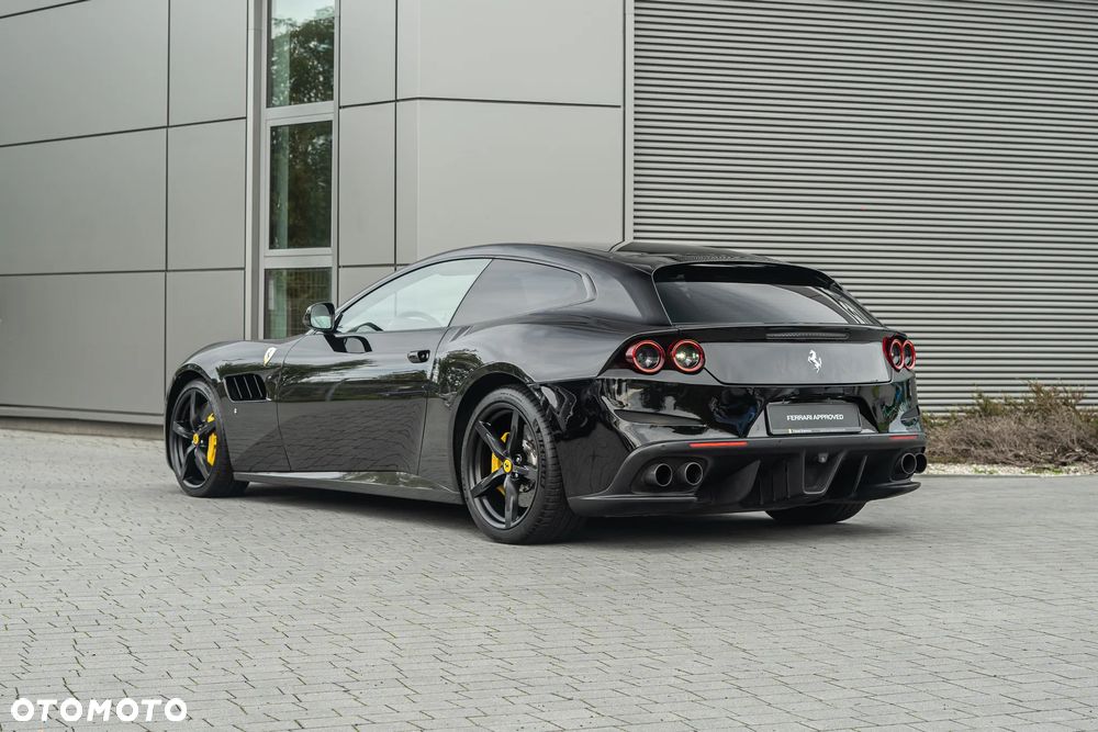 Ferrari GTC4Lusso - 5