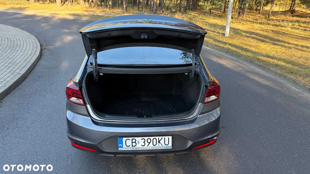 Hyundai Elantra 1.6 Classic Plus - 8