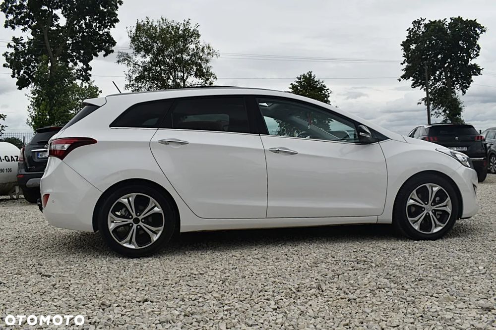 Hyundai i30 i30cw 1.6 CRDi Fifa World Cup Edition - 9