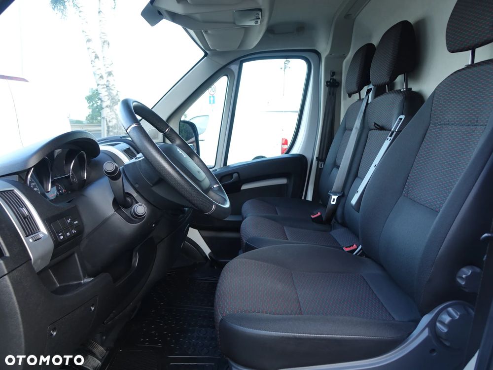 Peugeot Boxer L4H2 rok 2023 najdłuższy furgon 3-osobowy - 11