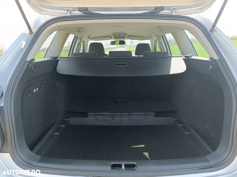 Volkswagen Golf 1.6 TDI DPF Comfortline - 8