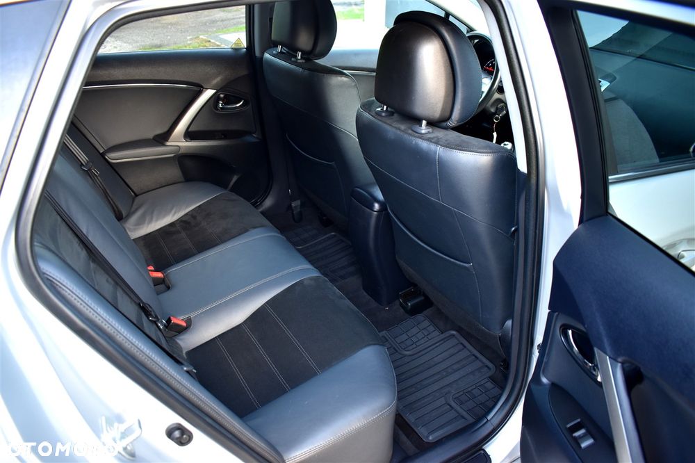 Toyota Avensis 1.8 Sol NAVI - 25