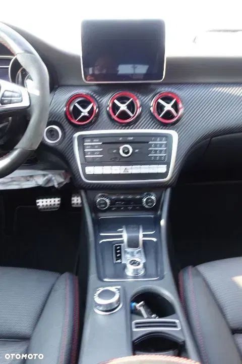 Mercedes-Benz Klasa A AMG 45 4Matic AMG Speedshift 7G-DCT PETRONAS 2015 World Champion Edition - 18