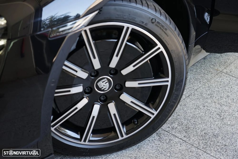 Porsche Taycan Turbo - 7