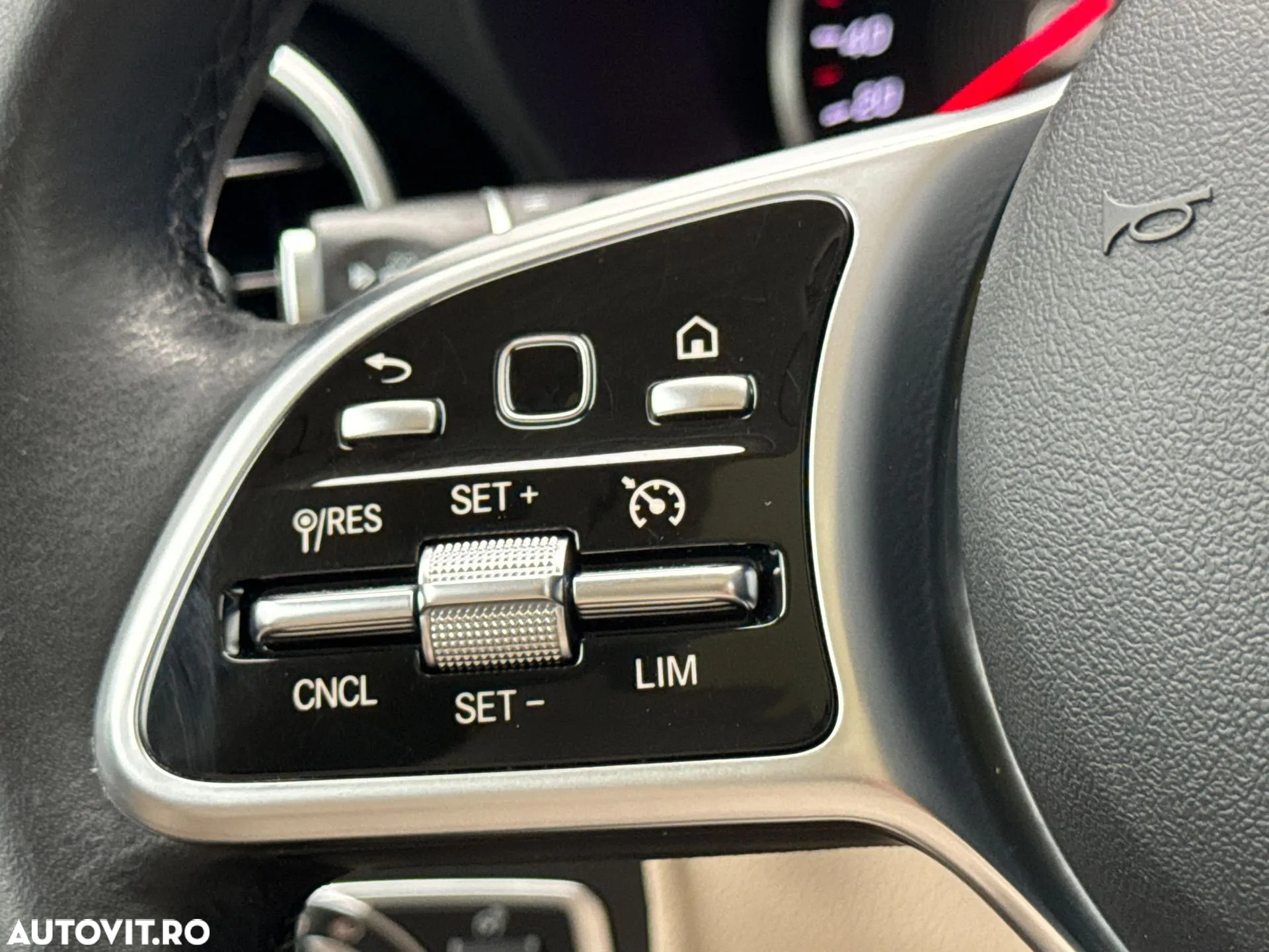 Mercedes-Benz GLC 300 e 4MATIC - 18