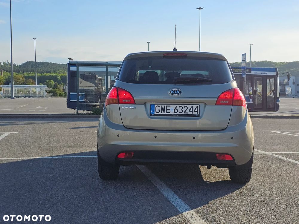 Kia Venga 1.6 L - 5