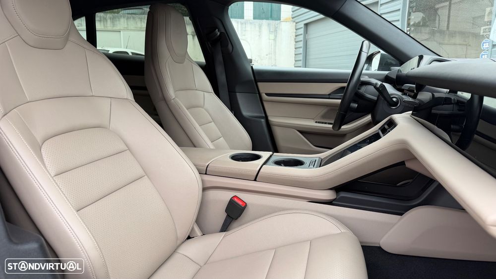 Porsche Taycan Sport Turismo - 29
