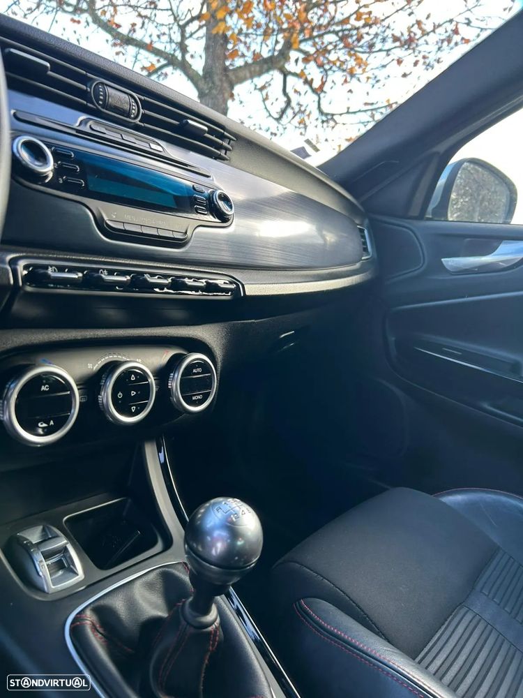 Alfa Romeo Giulietta 1.6 JTDM Distinctive - 10