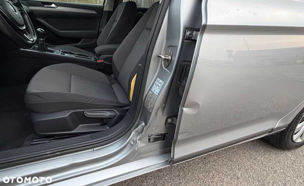 Volkswagen Passat 1.6 TDI BMT Comfortline - 17