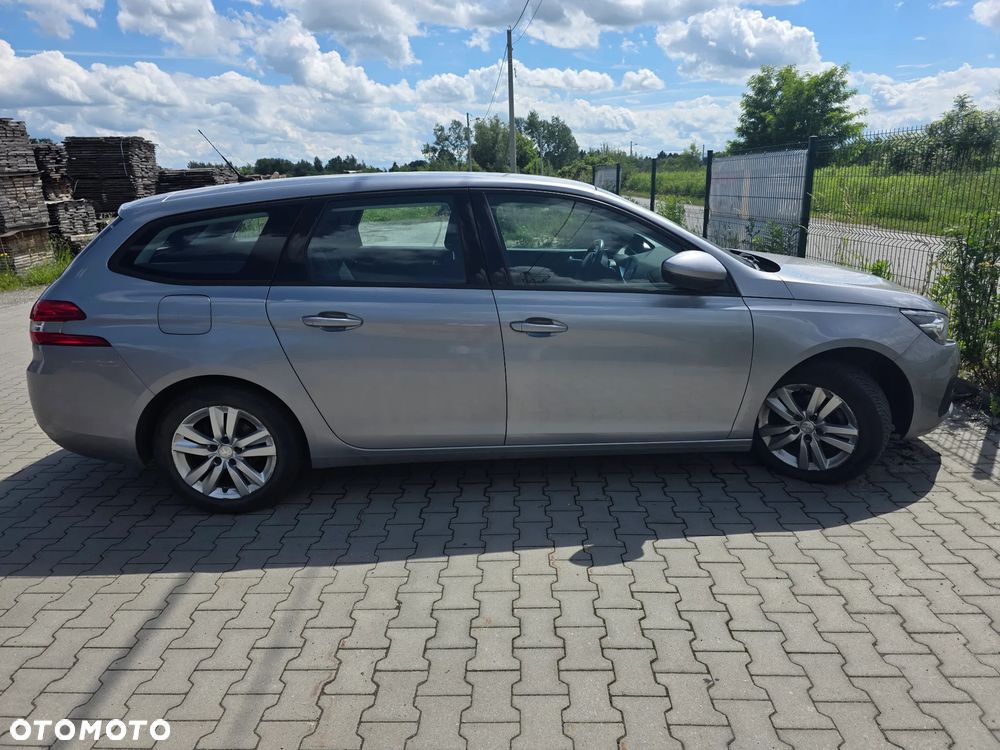 Peugeot 308 - 8