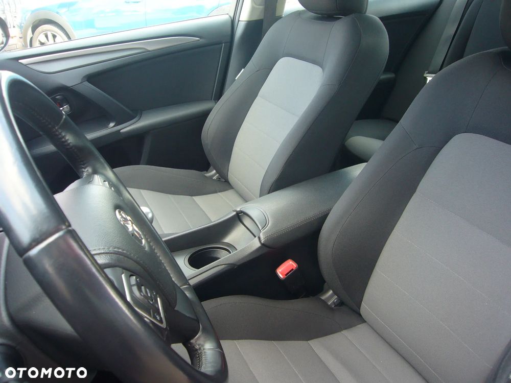 Toyota Avensis 1.8 Active - 19