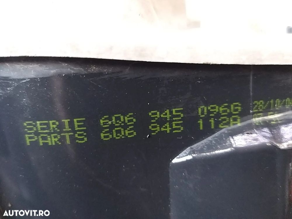 Stop tripla lampa dreapta vw polo 9n 6q6945096g 6q6945112a - 2