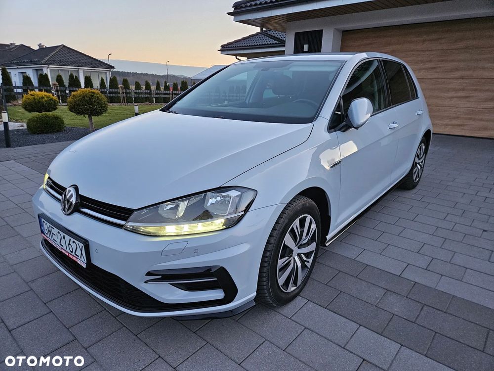Volkswagen Golf - 1