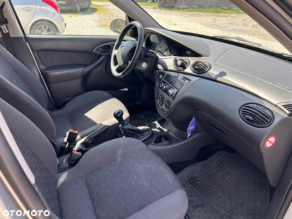 Ford Focus 1.6 Ambiente - 4