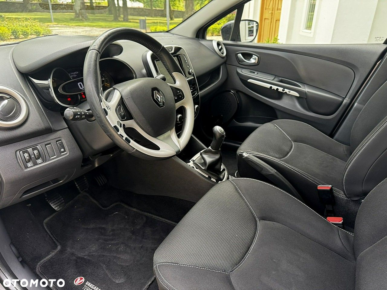 Renault Clio - 10