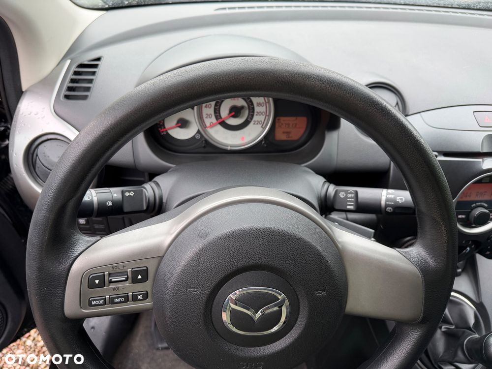 Mazda 2 - 17
