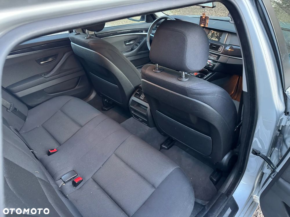 BMW Seria 5 525d - 9