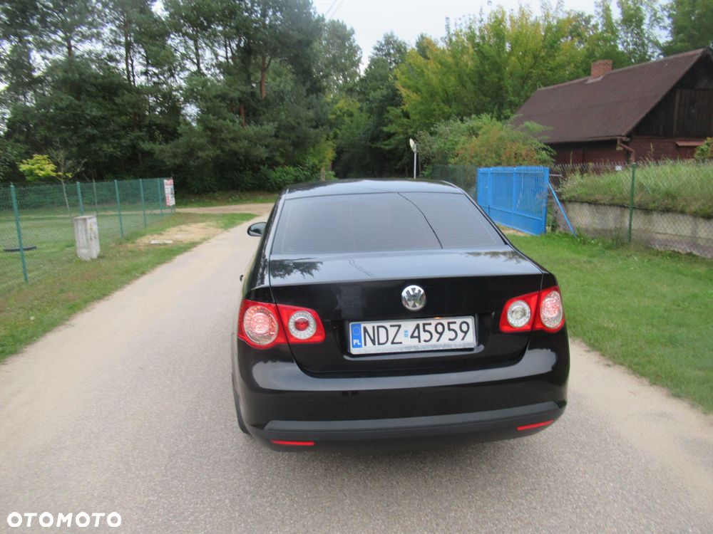 Volkswagen Jetta - 4