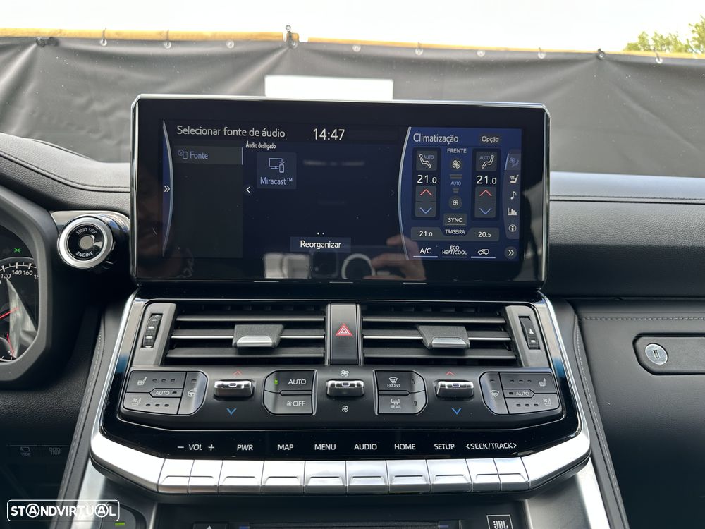 Toyota Land Cruiser 300 70th Anniversary - 29