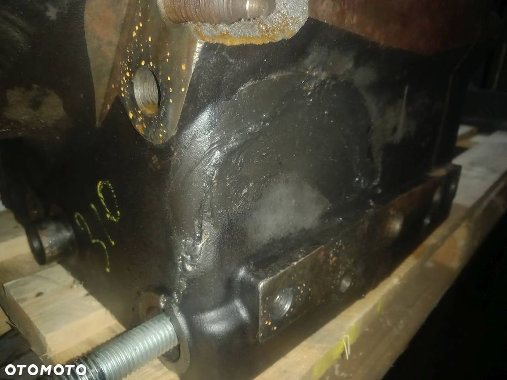 Obudowa tylnego mostu McCormick XTX165 - 7