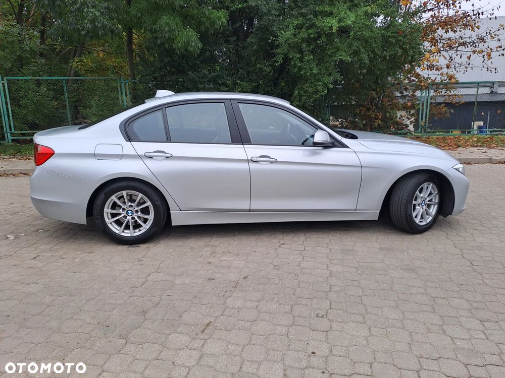BMW 320I 2012 photo 4