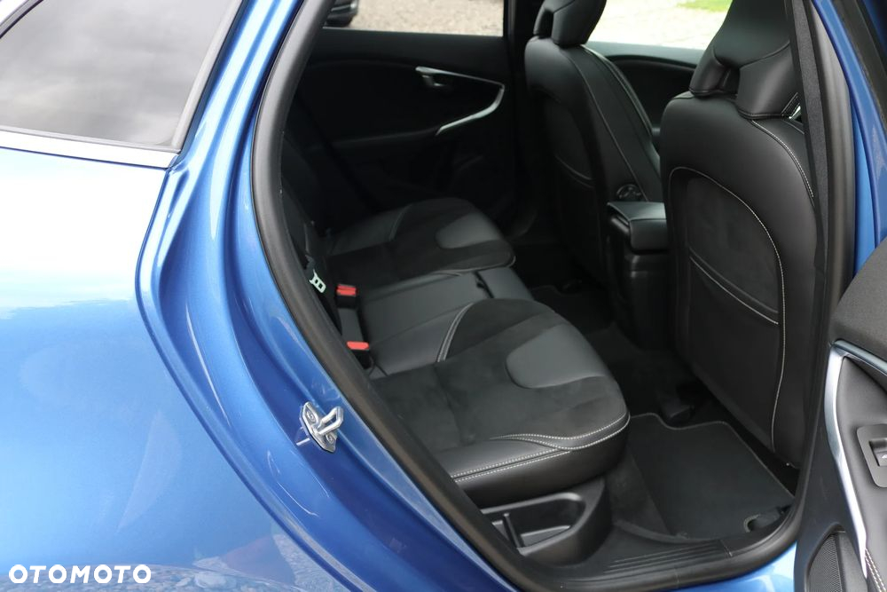 Volvo V40 D3 Drive-E R-Design Momentum - 17