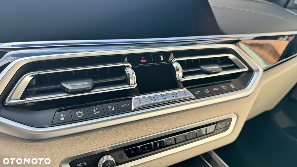 BMW X5 M M50i - 39