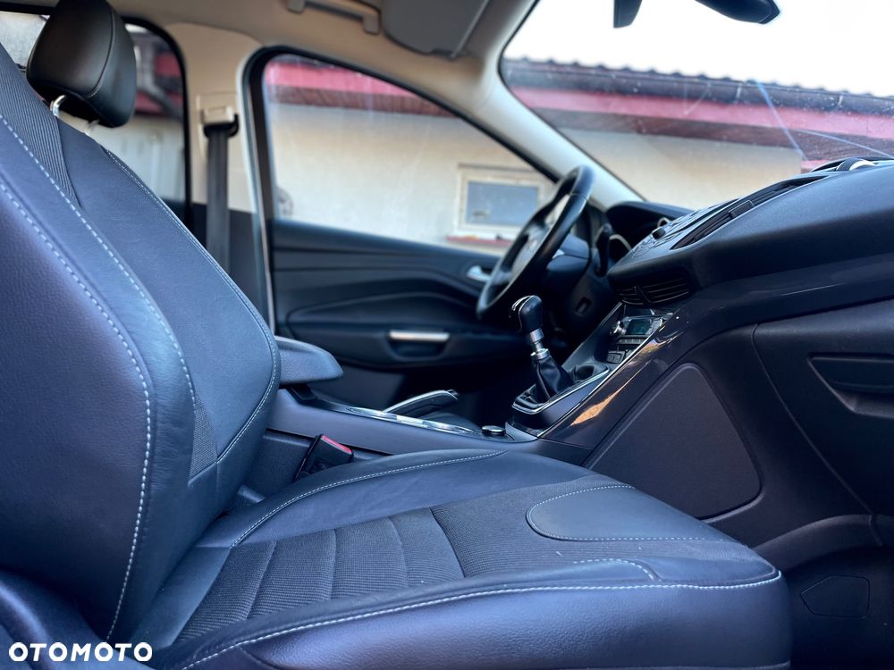 Ford Kuga 2.0 TDCi 2x4 Titanium - 14