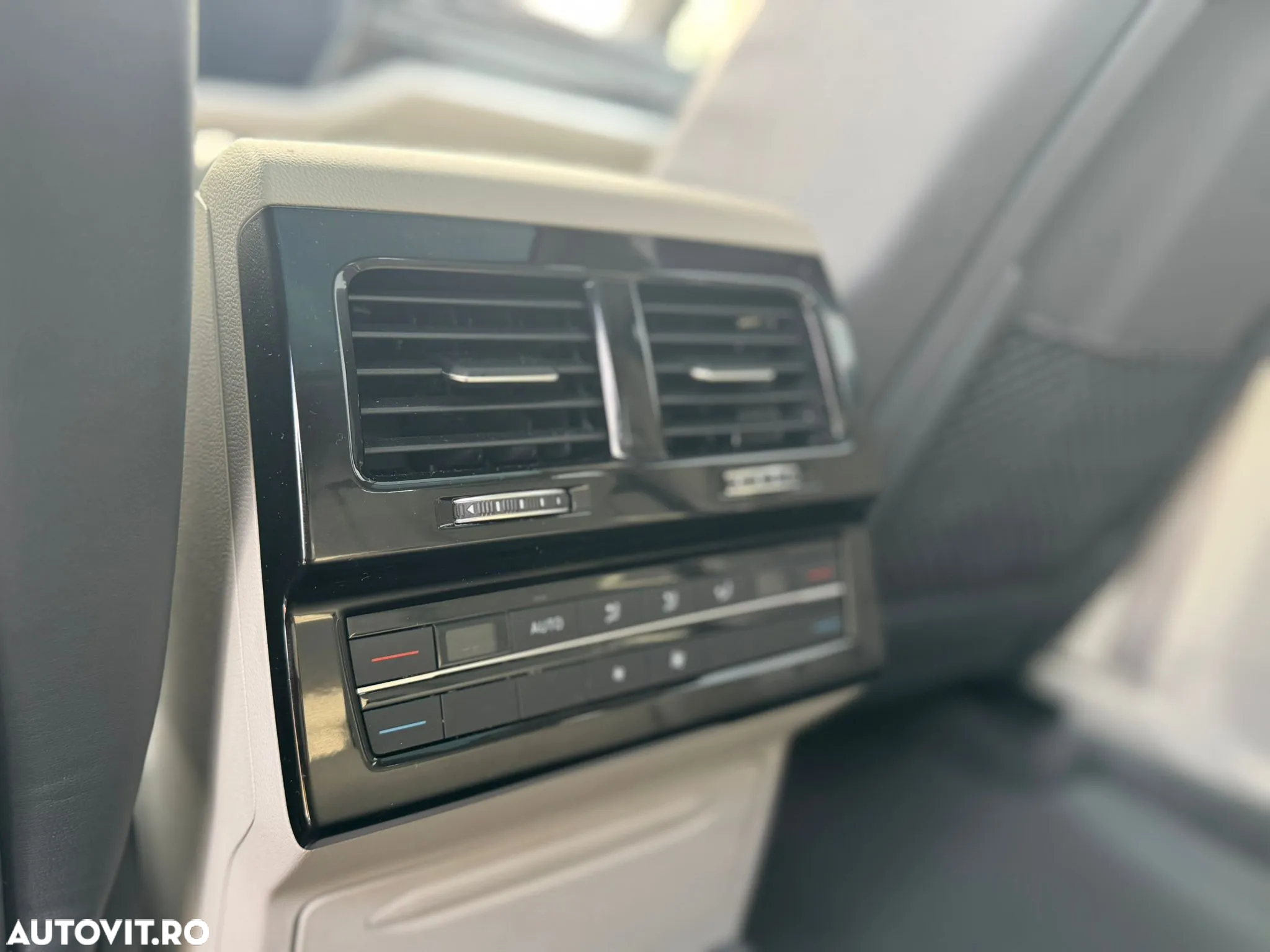 Volkswagen Touareg 3.0 V6 e-Hybrid 4Motion Aut. Elegance - 10
