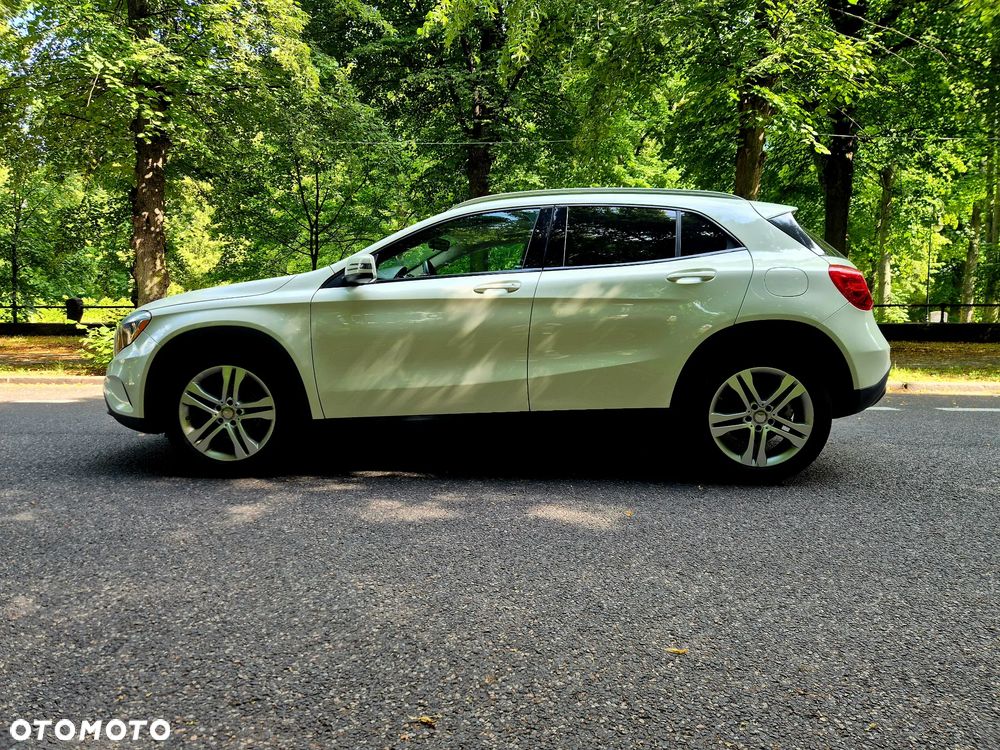 Mercedes-Benz GLA 250 4Matic 7G-DCT - 5