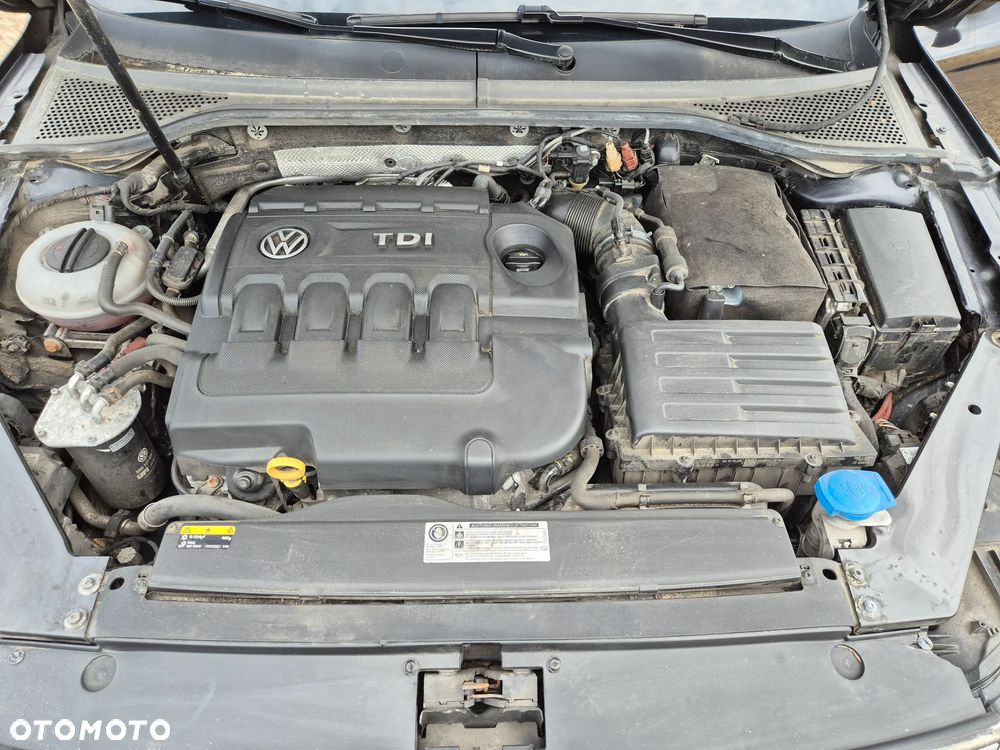 Volkswagen Passat Variant 2.0 TDI SCR DSG (BlueM Tech) Comfortline - 11