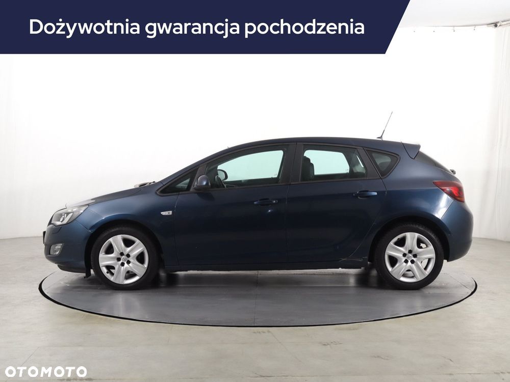 Opel Astra 2010 photo 3