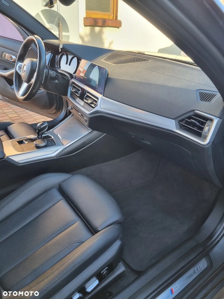 BMW Seria 3 330i M Sport - 10
