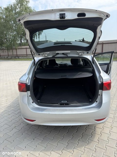 Toyota Avensis 2.0 D-4D Selection - 11