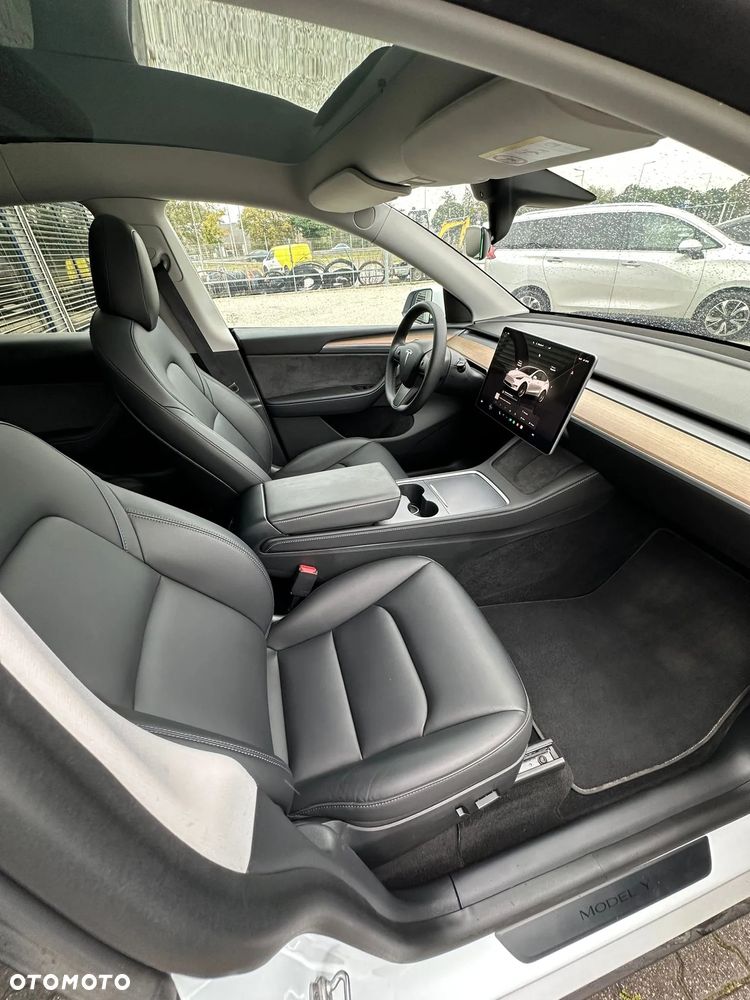 Tesla Y Model Long Range Dual Motor AWD - 11