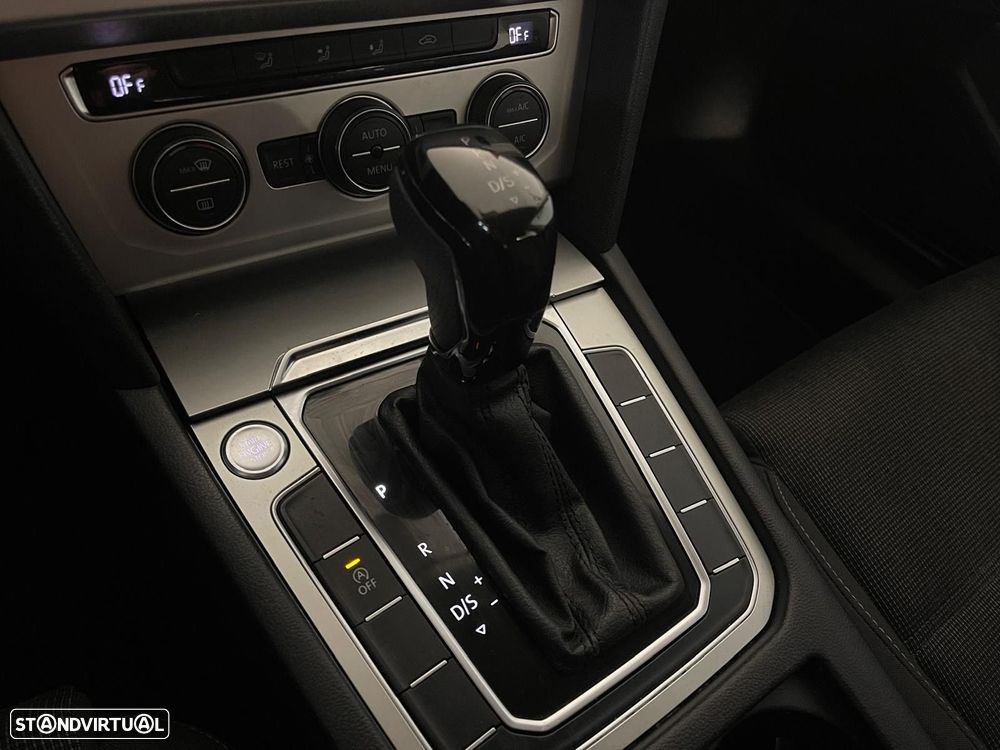 VW Passat Variant 2.0 TDi Elegance DSG - 26