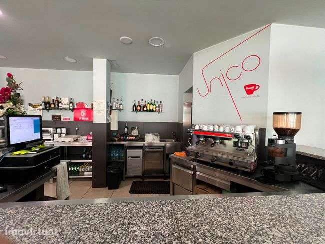 Café em Funcionamento | Centro Comercial Cruz de Pedra – Maximinos - Grande imagem: 4/10