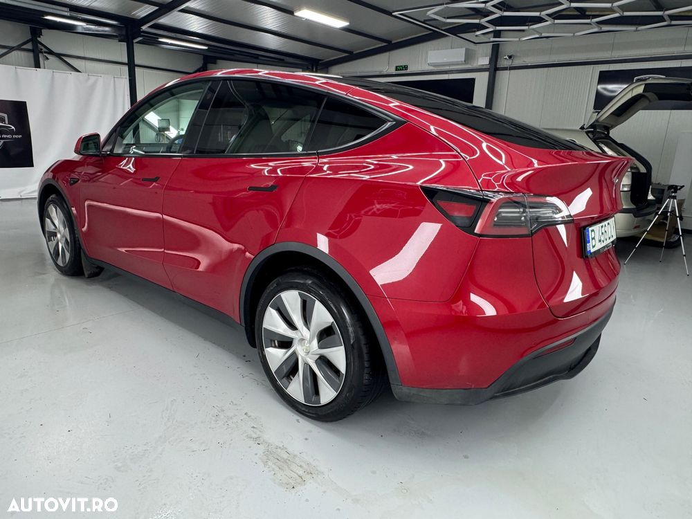 Tesla Model Y - 6