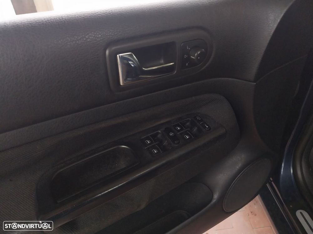 VW Golf 1.4i 25 Anos - 3