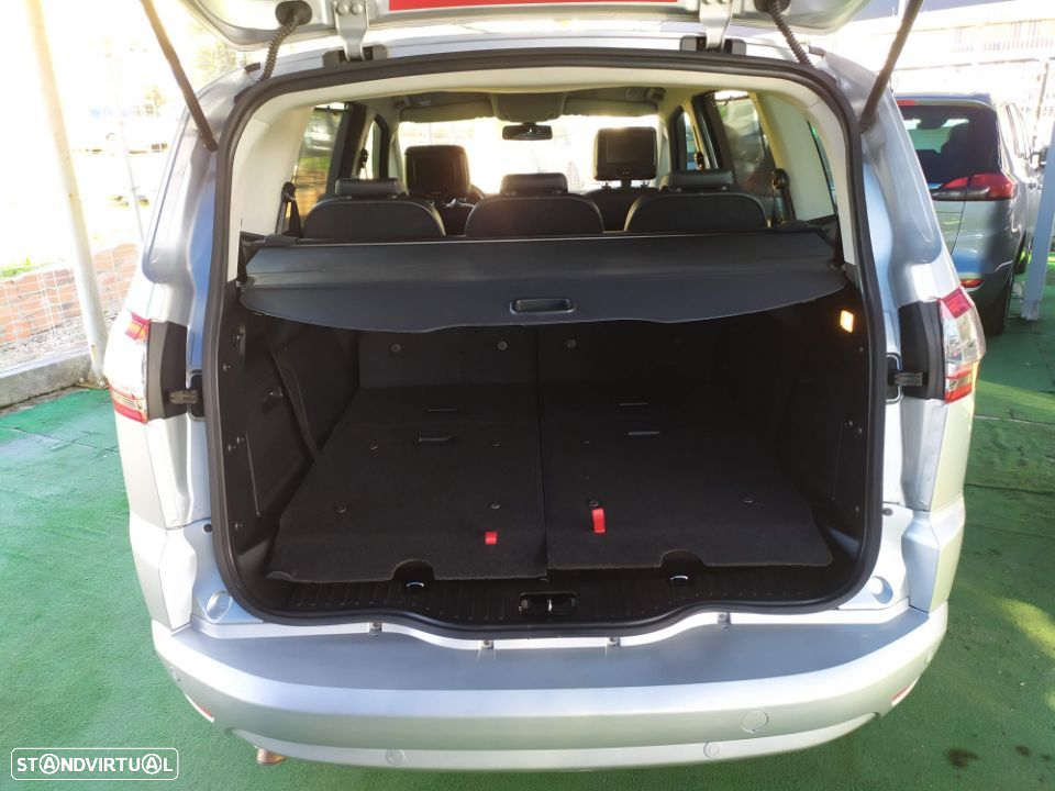 Ford S-Max 2.0 TDCi Titanium 7L 143g - 54