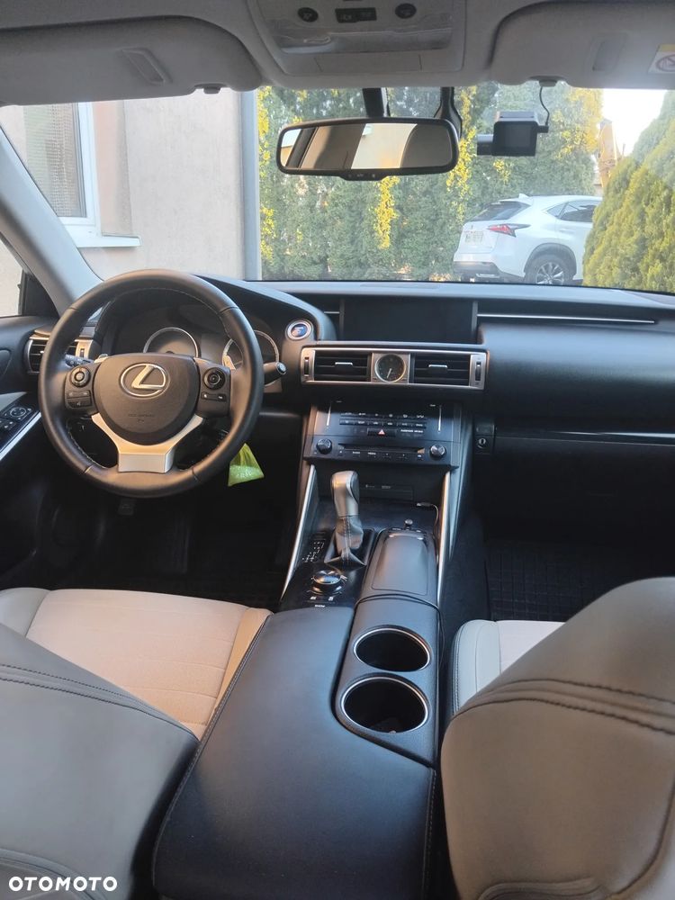Lexus IS 300h Elegance - 7