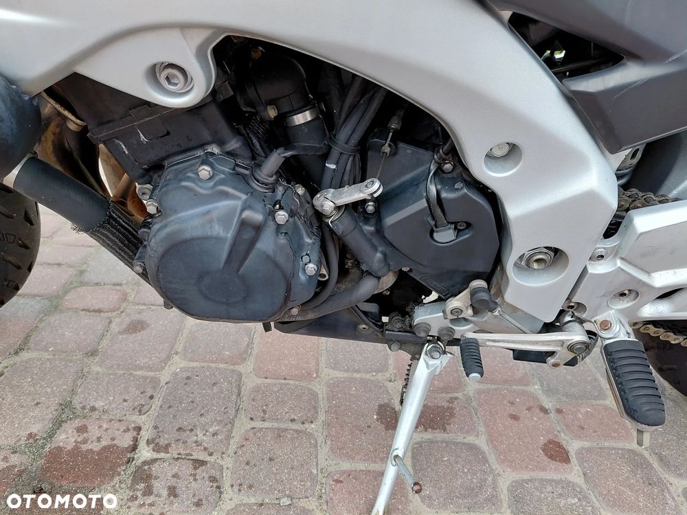 Suzuki GSR - 16
