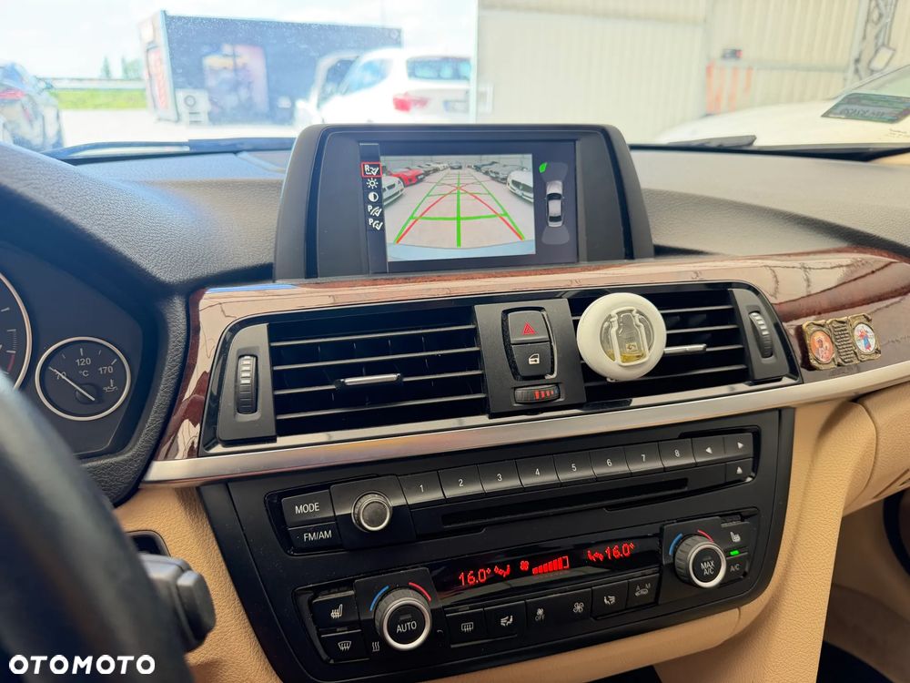 BMW Seria 3 320i Luxury Line - 9