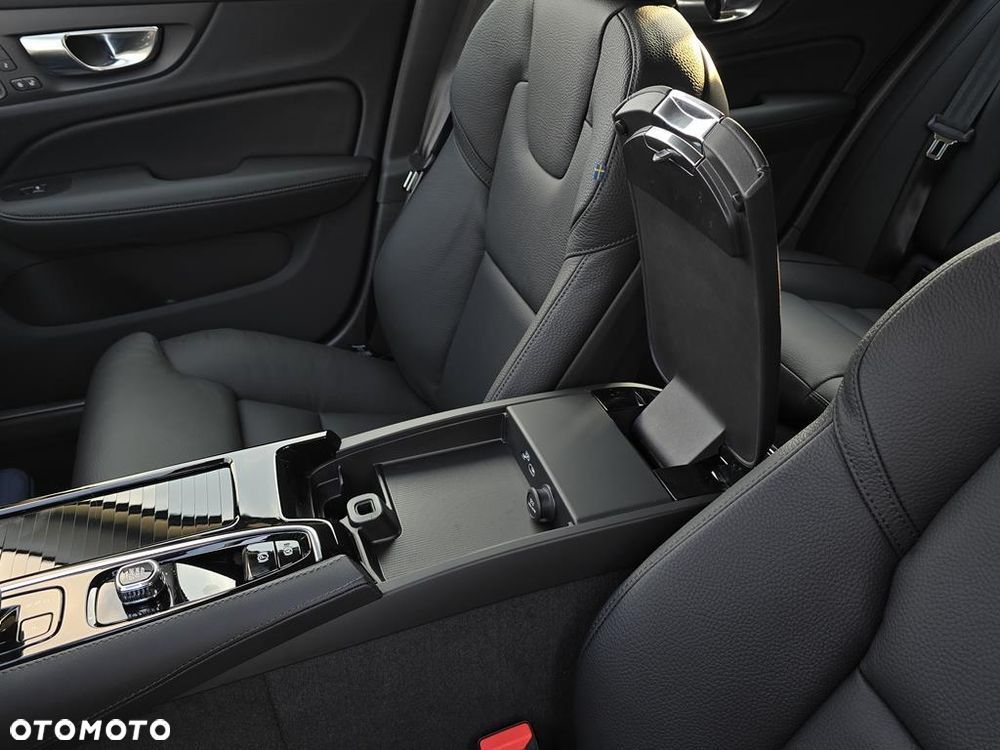 Volvo V60 B4 B Plus Dark - 14
