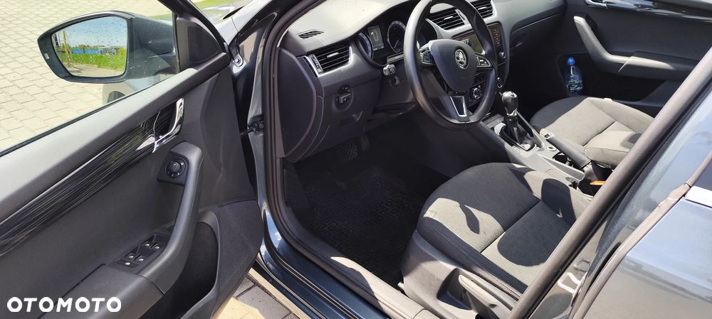 Skoda Octavia 2.0 TDI Style DSG - 6