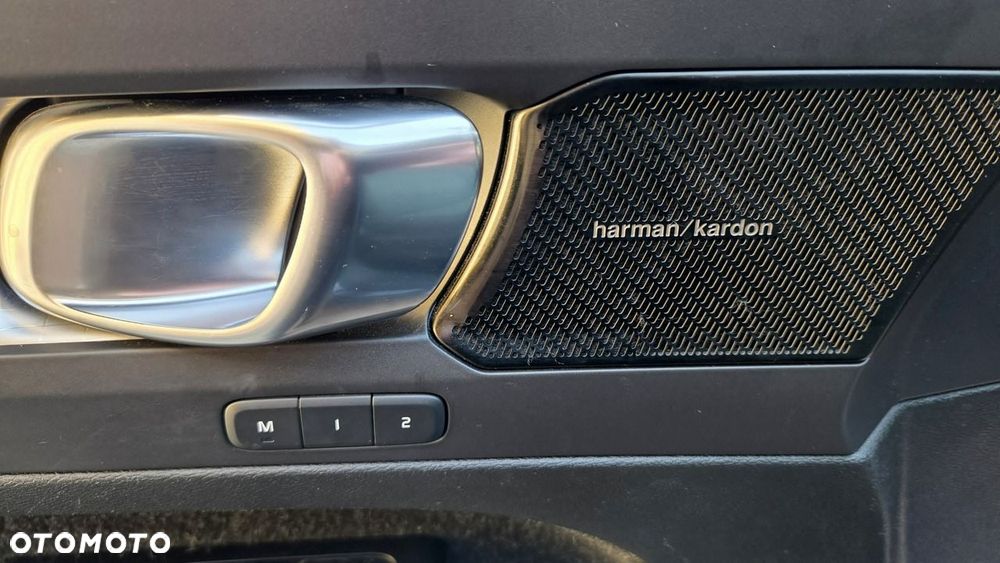 Volvo XC 40 T3 Geartronic Momentum Pro - 29