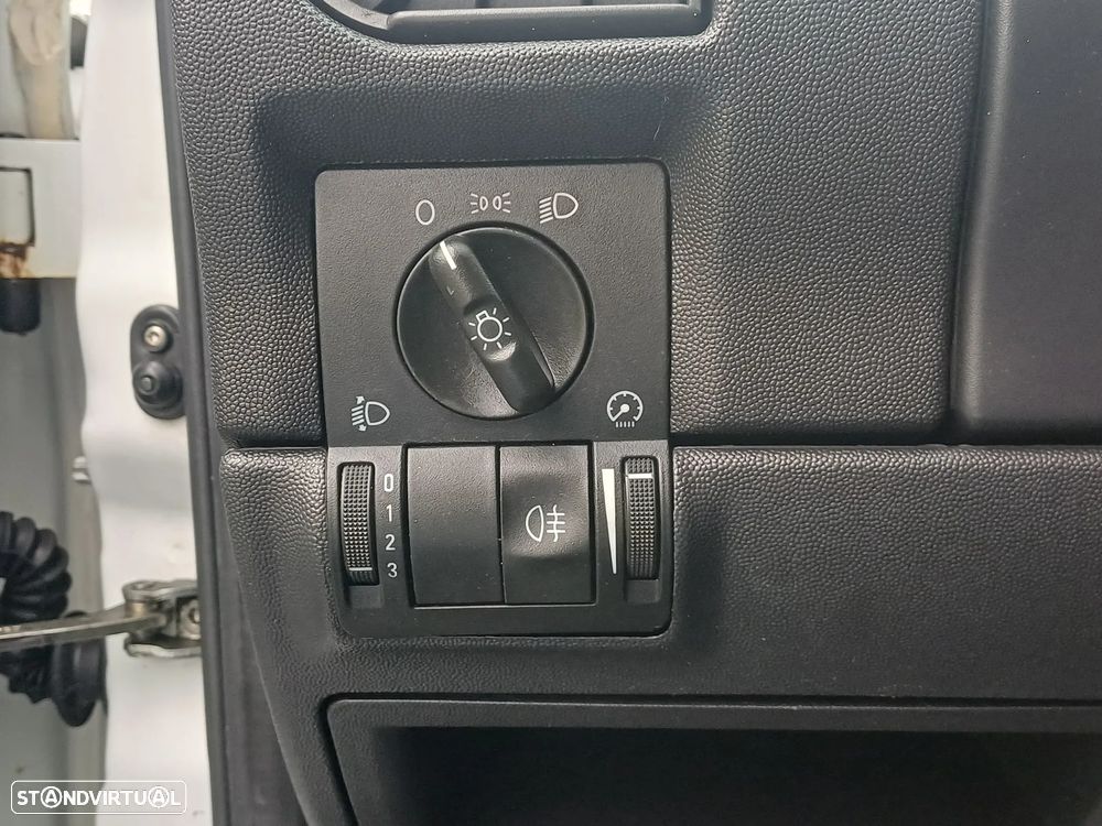 Opel COMBO 1.3 CDTI 75 CV - AR CONDICIONADO - 21