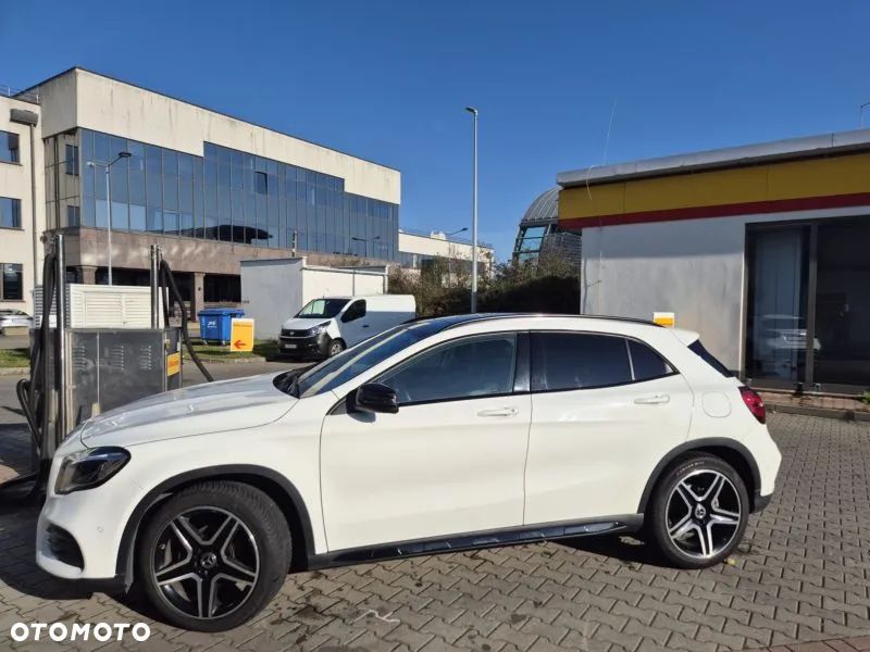 Mercedes-Benz GLA 200 7G-DCT AMG Line - 2