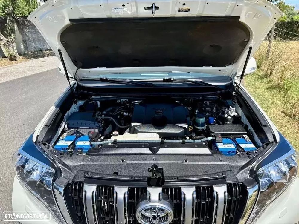 Toyota Land Cruiser 2.8 D-4D Auto Executive - 33